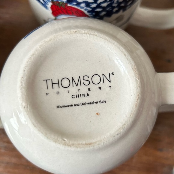 Holiday Santa Mugs by Thomson Pottery - Picture 4 of 4